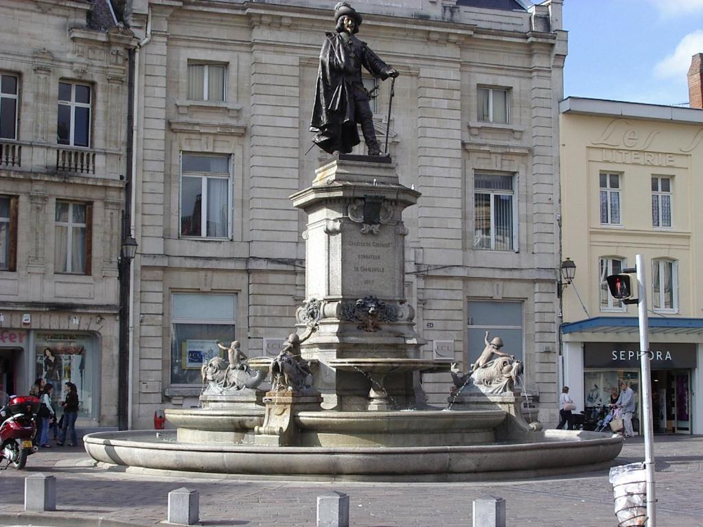Budget Avec Parking Au Centre-ville Charleville-Mezieres