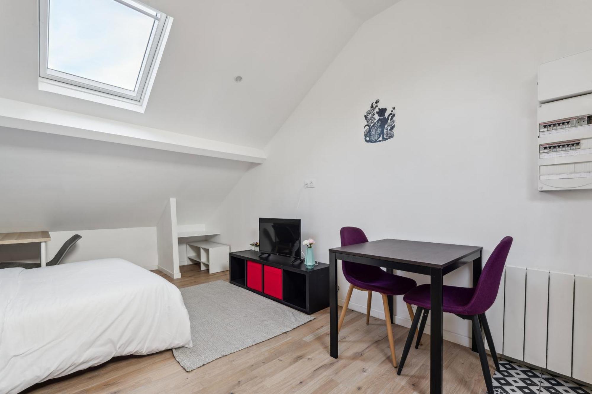 Apartment Budget Avec Parking Au Centre-ville Charleville-Mezieres